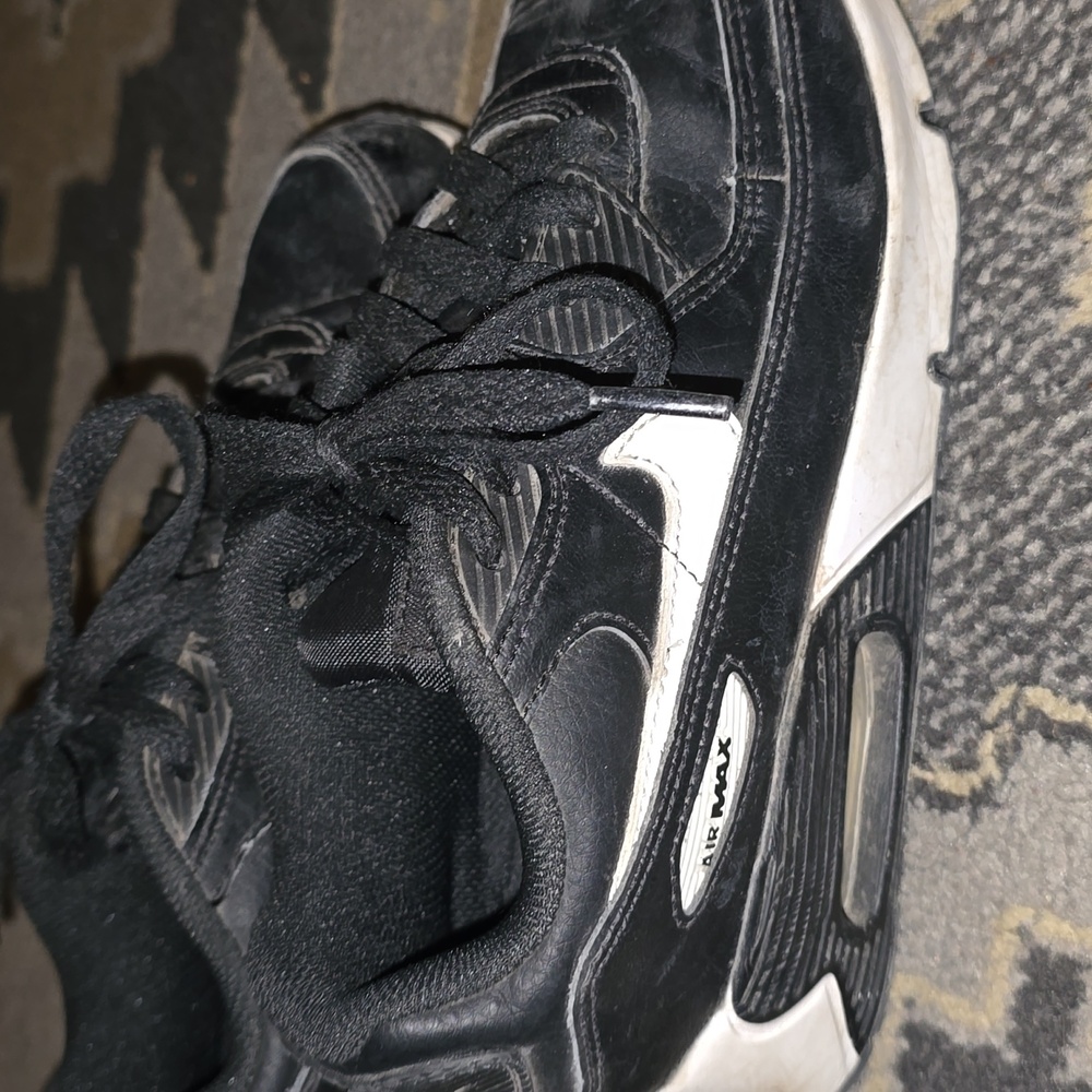 Air Max - Picture 2 of 3